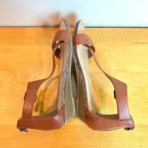 Kenneth Cole Great Gal Toffee Cognac Vegan Leather‎ Wedge T-Strap Sandals 6.5 - Picture 9 of 14